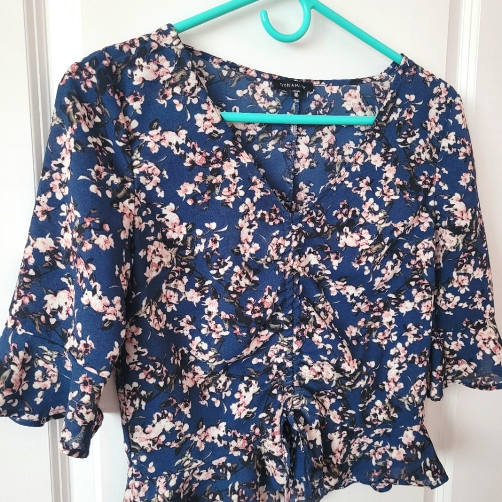 Dynamite xs floral top